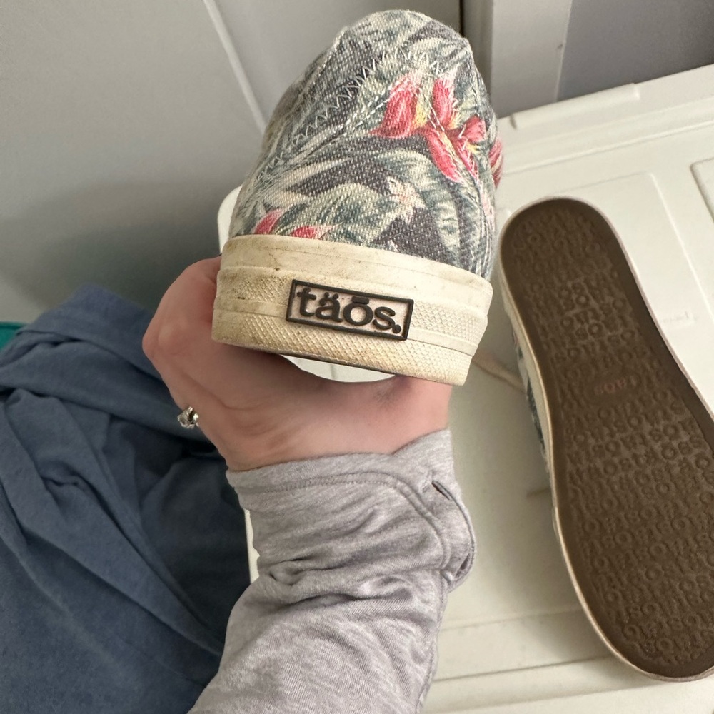 Taos Women's Floral Canvas Sneakers | 9 - Picture 5 of 5